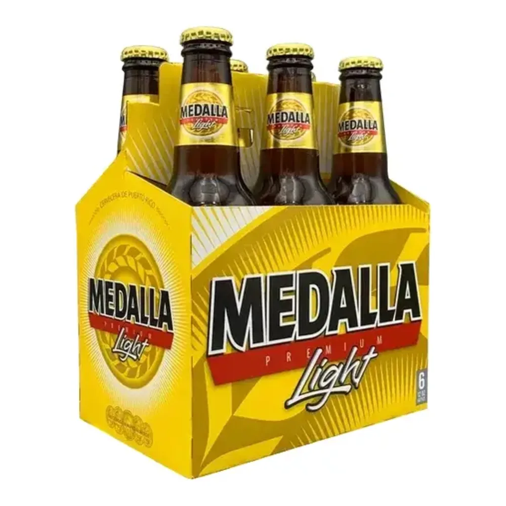 081553110200 MEDALLA LIGHT BOTTLES DE PR 12Z/6PK - Image 1
